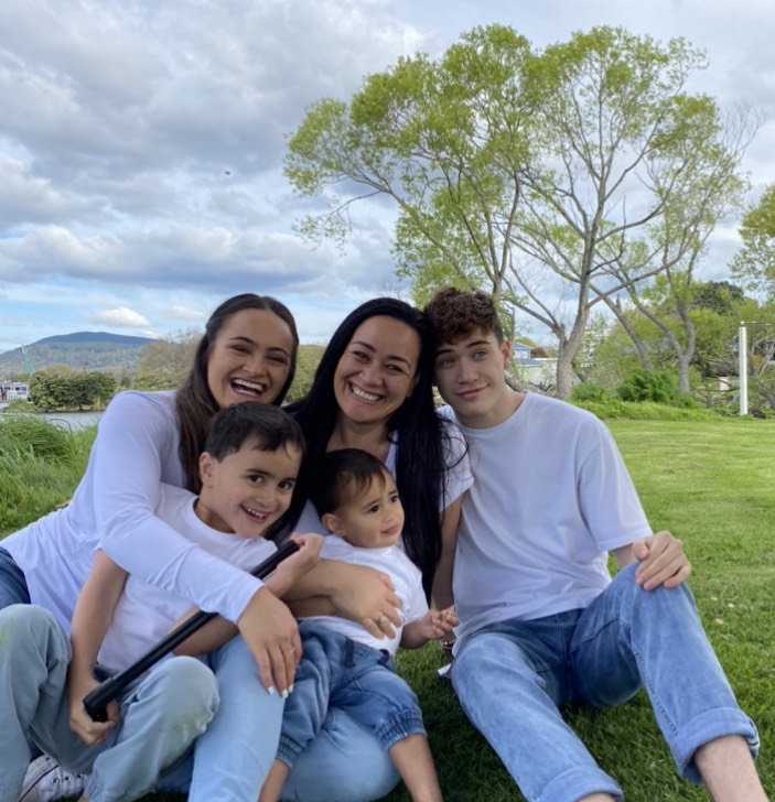 photo of Tania Te Whenua and her family