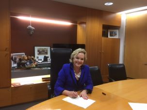 Photo of Judith Collins signing HK tax treaty